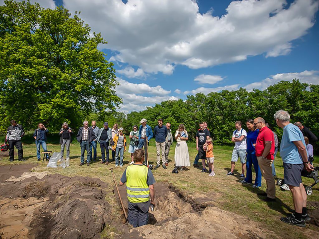 air 20250509 archeologisch onderzoek ecofactori 02 maarten sprangh gemeente apeldoornj